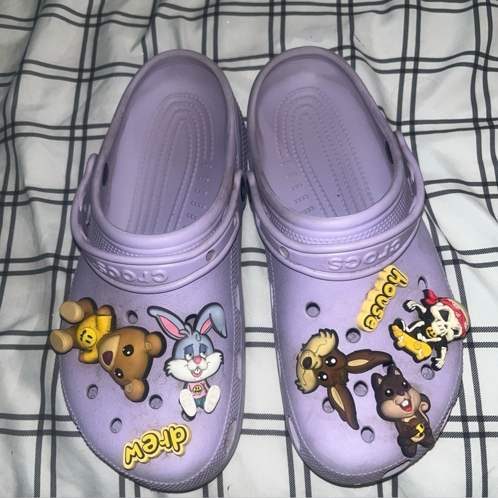 Justin bieber drew house crocs